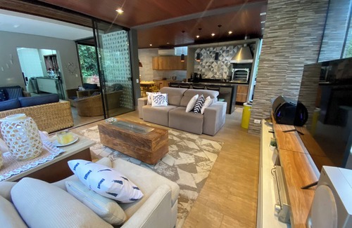 Guarutuba House | Casa de Praia de Bertioga com Piscina