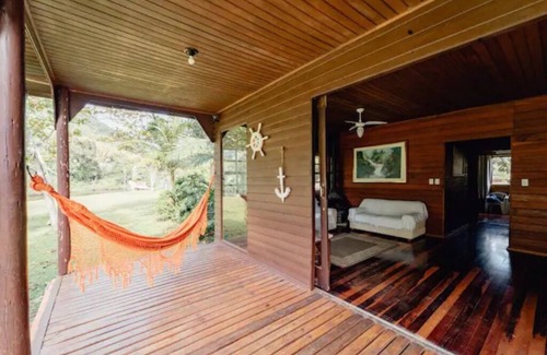 Pantano do Sul House | Casa de Praia em Frente ao Rio na Armação