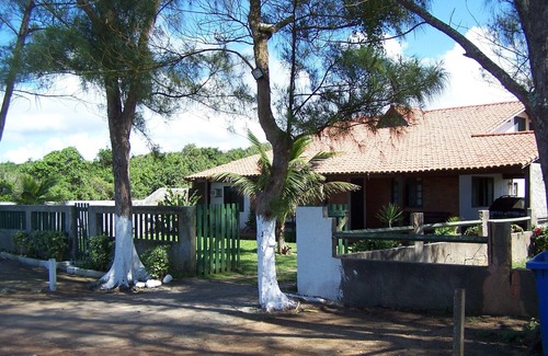 Rio das Ostras House | Casa de Seis Suítes, um Quarto e Duas Salas. Paraíso na Beira do mar
