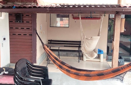 Vila Santa Alice House | Casa de Temporada em Xerém com Muito Verde e Cachoeira Natural