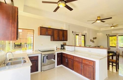 Pristine Bay Villa | Casa de Yolo, gated community in Roatan Coral Views Ocean views & Private Pool!