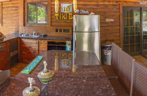 Gamaliel House | Casa DeBeers at Gamaliel Beautiful Log Home Resort style Pool, Lake Norfork