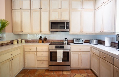 Dunmore Town House | Casa DeDe, Classic Bahamian Home with Panoramic Views of the Ocean