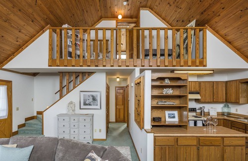 Captain's Cove House | Casa Del Canal is a fabulous Waterfront Vacation Home only minutes from Chincote