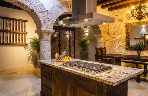 Cartagena Walled City Villa | Casa Del Hidalgo - 7 BR Walled City Colonial Villa