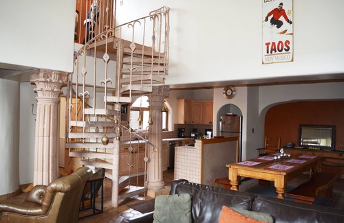 Arroyo Seco House | Casa del Lujo Open Floor Plan Great Mountain Views pool tennis Hot Tub wi-fi