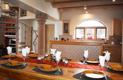 Arroyo Seco House | Casa del Lujo Open Floor Plan Great Mountain Views pool tennis Hot Tub wi-fi