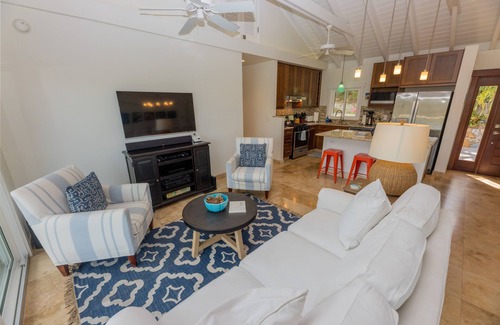 Fish Bay Villa | Casa Del Palmas ~ Solar, full AC, pool + ocean view
