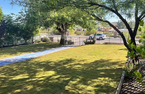 Wickenburg House | Casa Del Sol blocks from Downtown, 2 bedrooms, 2 king beds, full hookups for RV.