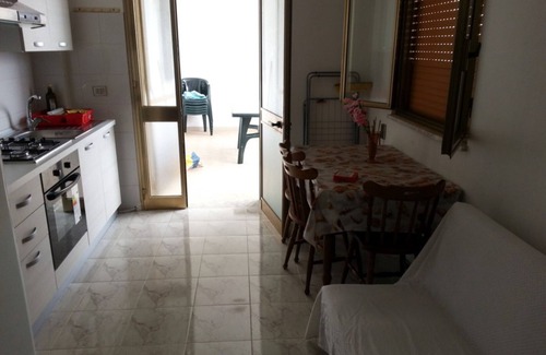 Torre Pali Apartment | Casa del Sole 2 in Torre Pali, 20 meters from the beach