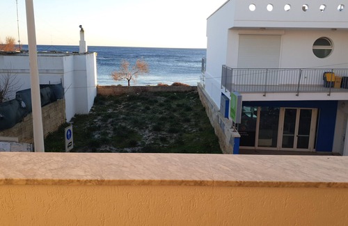 Torre Pali Apartment | Casa del Sole 2 in Torre Pali, 20 meters from the beach