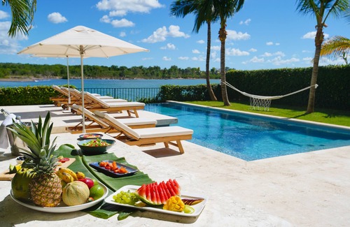 Casa de Campo Villa | Casa Delfín by Luxe Haus™ – Luxury Riverfront Villa w/Pool, Staff & Golf Carts