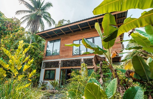 Bocas del Toro House | Casa Deliciosa - 2 Story Home, 2 min from beach, kitchen, office, dogs allowed
