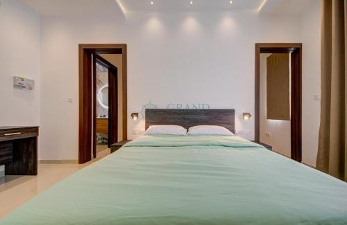 Ghaxaq Apartment | Casa Dell'Arte in Ghaxaq Rooftop Pool & Garage