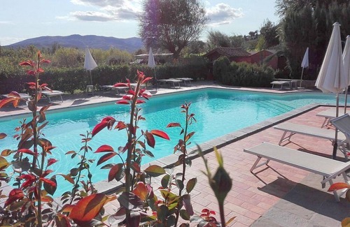 Fighille House | Casa delle Mammole E: A characteristic and welcoming apartment that is part of an ancient country house surrounded by the greenery, with Free WI-FI.