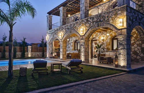 Gaitanion House | Casa di Pietra - 4 Bedroom Villa with Private Pool