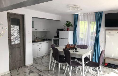 Poiana Marului House | Casa din gradina