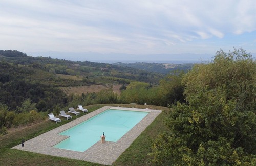 Roddino Villa | Casa Divino with private Pool Piemonte