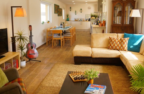 Mira House | "Casa do Areal, Retreat close to scenic trails & the most awarded Beach."