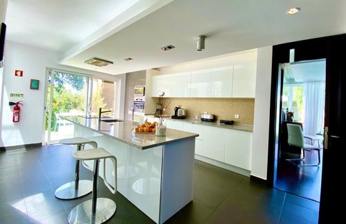 Estoi Villa | CASA DO LAGO, Charming,spacious Villa, with endless pool,& surrounded with lakes