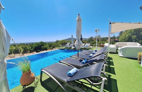 Estoi Villa | CASA DO LAGO, Charming,spacious Villa, with endless pool,& surrounded with lakes