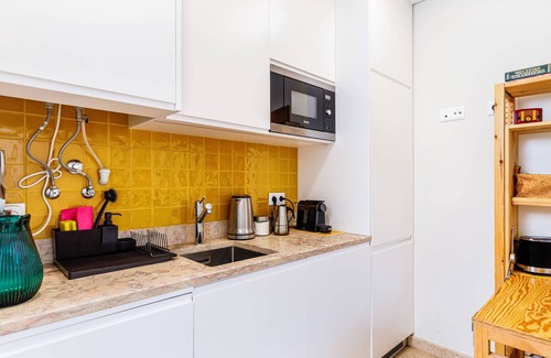 Linda-a-Velha Apartment | Casa do Mapa: Lisbon Work and Play Family Getaway