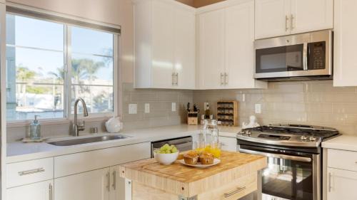 Downtown House | Casa do Sol by AvantStay Rooftop Deck w Ocean Views 2 blocks to Beach