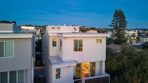 Downtown House | Casa do Sol by AvantStay Rooftop Deck w Ocean Views 2 blocks to Beach