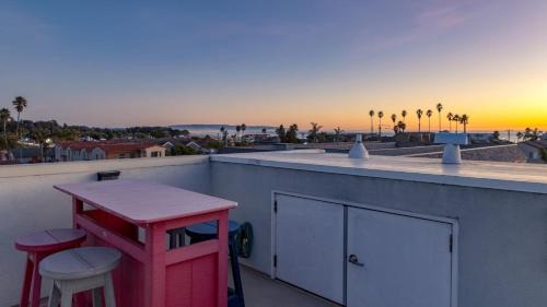 Downtown House | Casa do Sol by AvantStay Rooftop Deck w Ocean Views 2 blocks to Beach