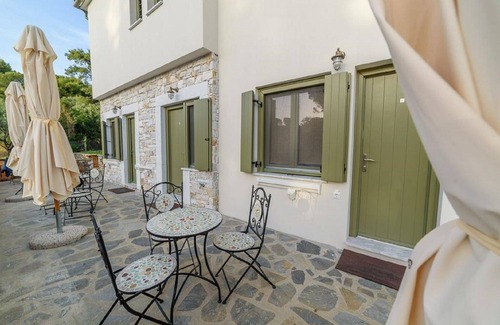 Kali Vrysi Apartment | Casa Dobrescu Katigiorgis 8 rooms