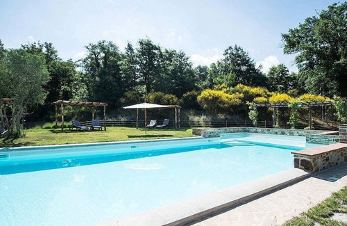 Trequanda House | Casa Dracena N: A welcoming two-story apartment situated in the heart of the Tuscan countryside, with Free WI-FI.