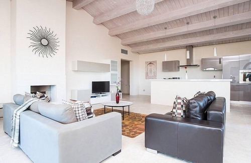 Trequanda House | Casa Dracena O: A welcoming apartment situated in the heart of the Tuscan countryside, with Free WI-FI.