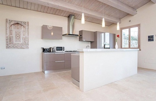 Trequanda House | Casa Dracena O: A welcoming apartment situated in the heart of the Tuscan countryside, with Free WI-FI.