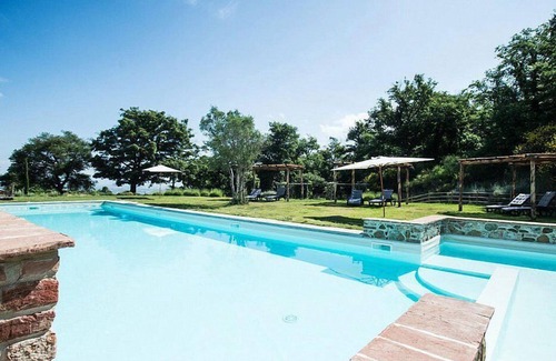 Trequanda House | Casa Dracena O: A welcoming apartment situated in the heart of the Tuscan countryside, with Free WI-FI.
