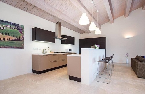 Trequanda House | Casa Dracena P: A welcoming two-story apartment situated in the heart of the Tuscan countryside, with Free WI-FI.
