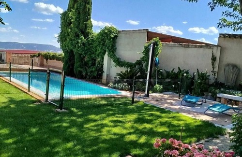 Marjaliza Cottage | Casa el Laurel de Marjaliza, Toledo, with pool and garden
