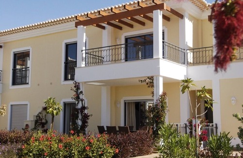 Porto de Mos Apartment | Casa Ella is a stunning 2 bed apt a 7 minute walk from the beach of Porto de Mos