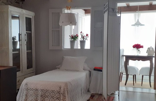 San Amaro House | Casa Elvira in Aldea Piroño, 700 meters from the Buddhist Monastery and close to Hot Springs