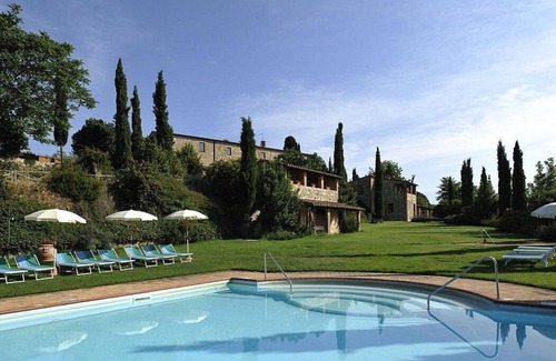 Santarello House | Casa Emide A: A graceful apartment in a history-rich eighteenth-century estate, with Free WI-FI.