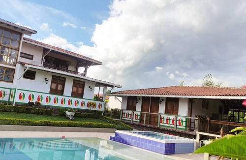 Armenia Cottage | Casa en el Corazón del eje Cafetero Colombiano; con Piscina, Jacuzzi, Naturaleza