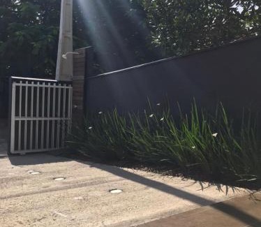 Enseada House | Casa Enseada, Prainha para até 6 próx mar com 2 ar split