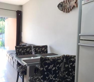 Enseada House | Casa Enseada, Prainha para até 6 próx mar com 2 ar split