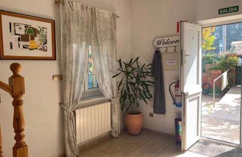 Puente San Miguel House | Casa entre "Mar y Montaña" centro de Cantabria, terraza, ajardinada, amplia y luminosa, hasta 10 personas
