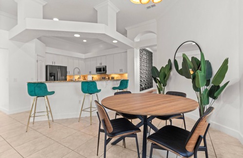 Plymouth House | Casa Esmeralda w/Kg Bd - Heated Pool - Lanai Bonfire
