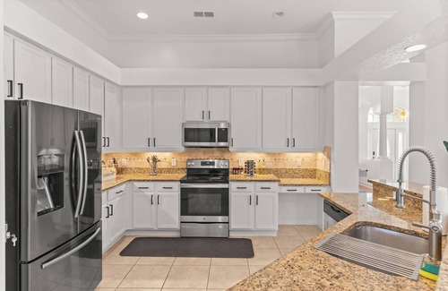 Plymouth House | Casa Esmeralda w/Kg Bd - Heated Pool - Lanai Bonfire