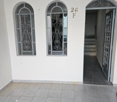 Aparecida House | Casa familiar e espaçosa em Aparecida SP, com 3 quartos