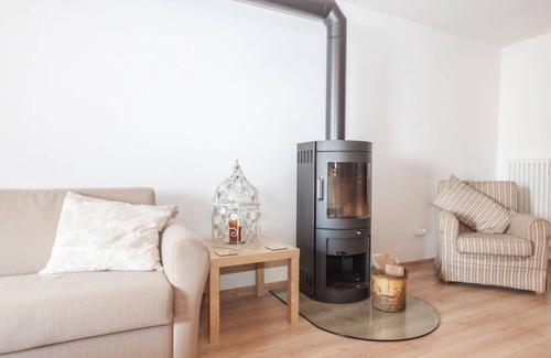 Naggio Apartment | Casa Fara - sleeps 2