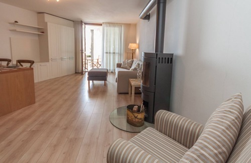 Naggio Apartment | Casa Fara - sleeps 2
