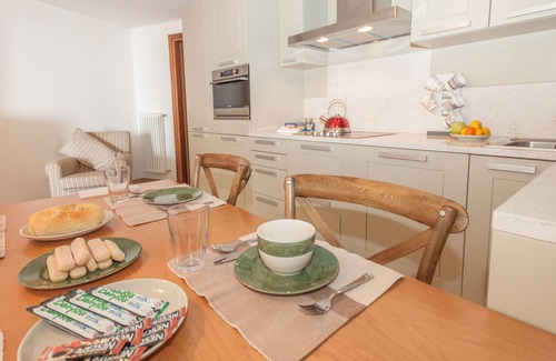 Naggio Apartment | Casa Fara - sleeps 2
