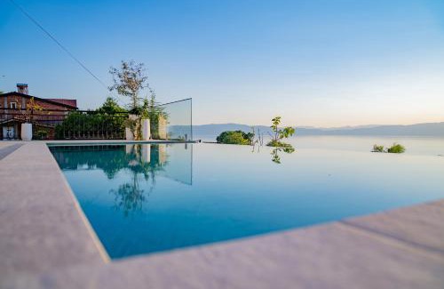 Ohrid Apartment | Casa Farmak - 4 Bedroom Lux Apartment with Infinity Pool & Lake View